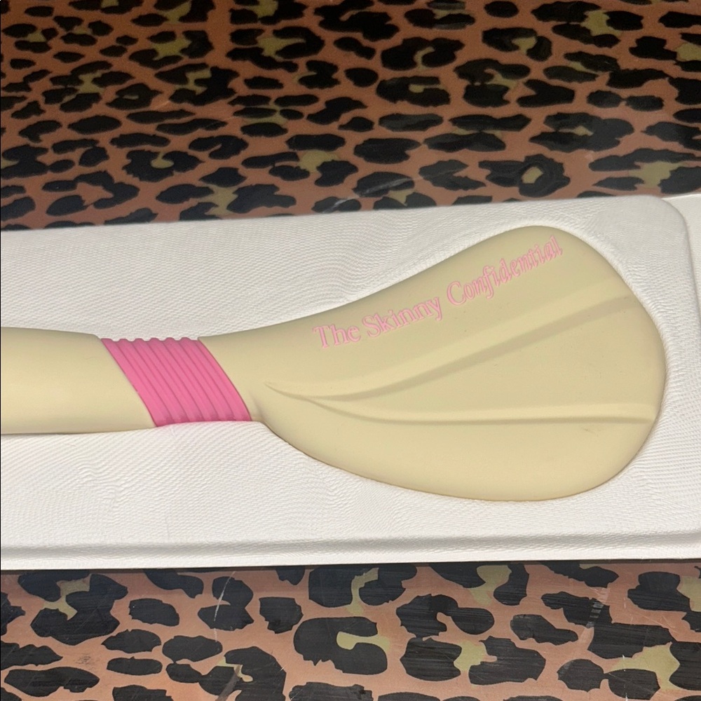 The Skinny Confidential Pink & Cream Dry Body Brush - The Skinny Confidential